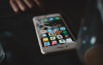 Sociální sítě experimentují s umělou inteligencí
